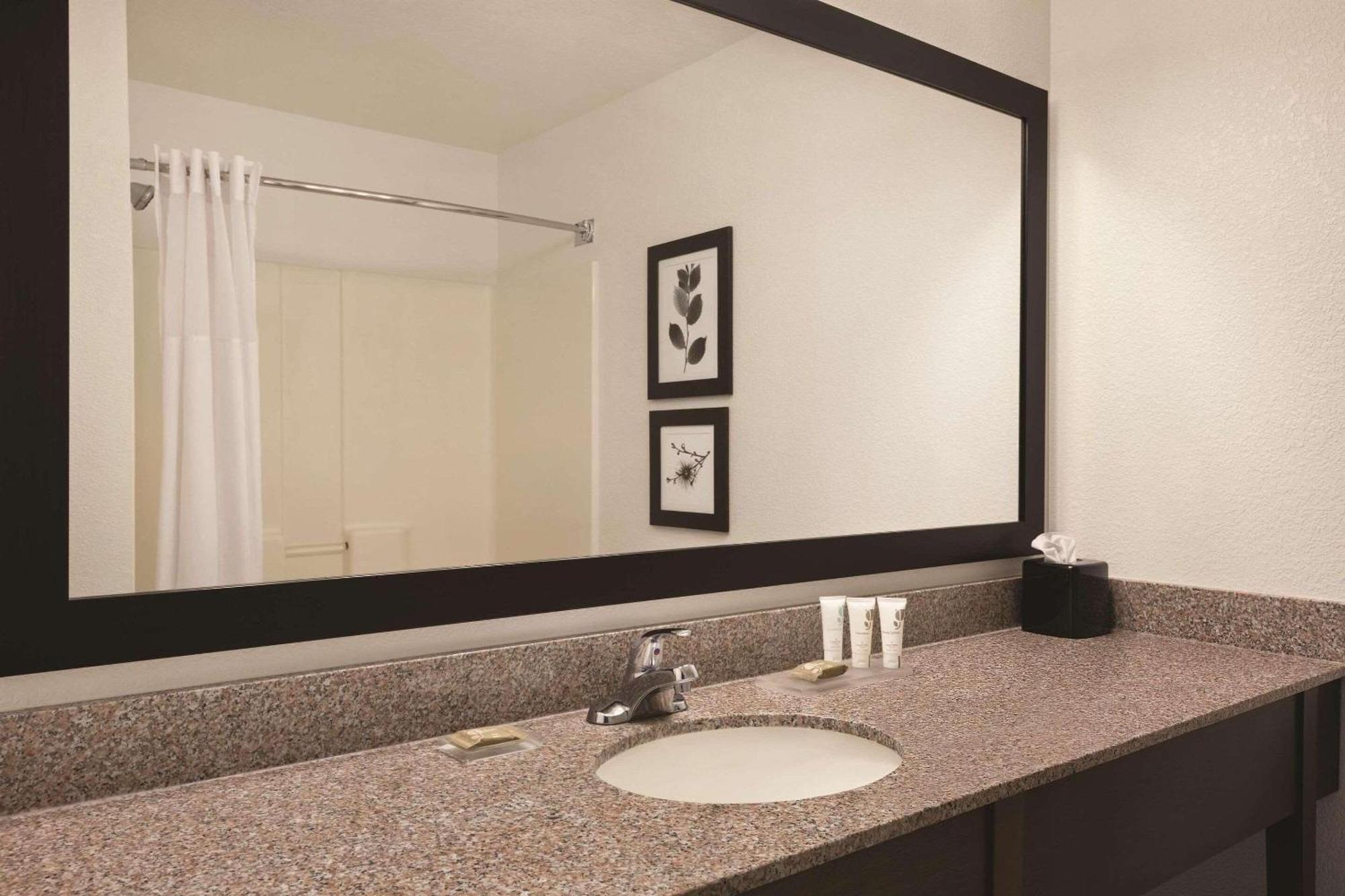 Country & By Radisson, Willmar, Mn Hotel